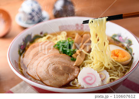 熱々の醤油ラーメン 110607612