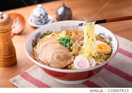 熱々の醤油ラーメン 110607613
