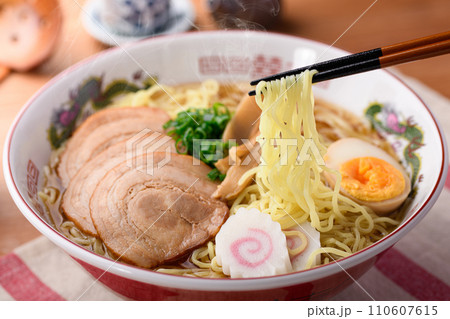 熱々の醤油ラーメン 110607615