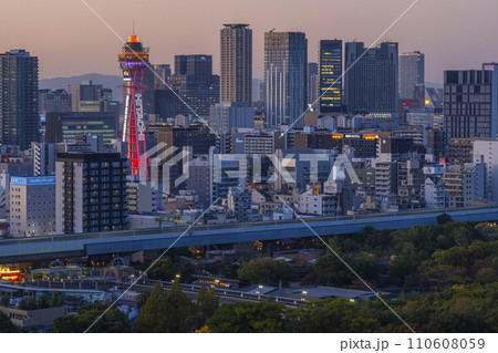あべのルシアス スカイギャラリーから見た大阪の都市風景 あべのルシアス スカイギャラリーから見た大阪の都市風景 110608059