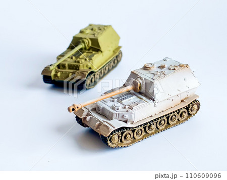 World war 2 tank model toy isolated on white background World war 2 tank model toy isolated on white background 110609096