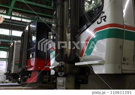 杜の都市を支える車両たち 110611391