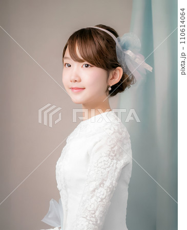 東京のドレスを着たショートカットの少女 東京のドレスを着たショートカットの少女 110614064