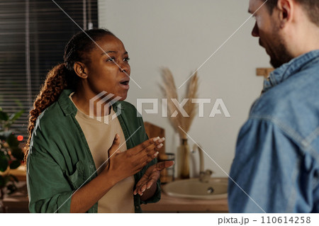 Emotional woman shouting at her husband 110614258
