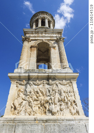 Mausoleum of Glanum, Glanum archaeological site near Saint-Remy-de-Provence, Provence, France Mausoleum of Glanum, Glanum archaeological site near Saint-Remy-de-Provence, Provence, France 110614519