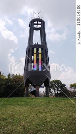 北九州・若松の高塔山公園の展望台・全体 110614586