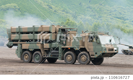 走行する陸上自衛隊12式地対艦誘導弾発射機 走行する陸上自衛隊12式地対艦誘導弾発射機 110616727