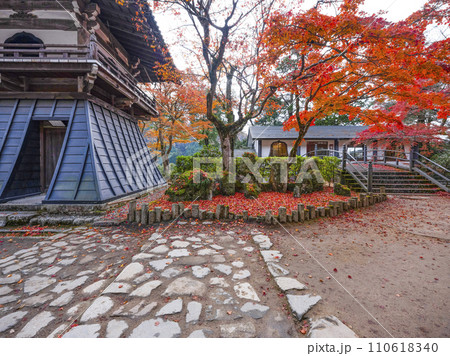 晩秋の瑞石山永源寺　境内の紅葉 110618340