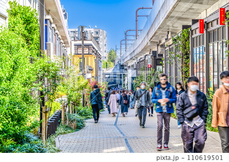 東京世田谷の都市風景　下北沢駅 110619501