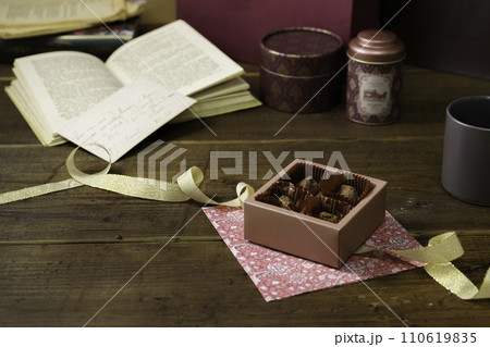 チョコレート　バレンタインデー 110619835