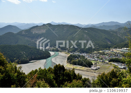 七越峰から大斎原を望む 【和歌山県田辺市本宮町】 七越峰から大斎原を望む 【和歌山県田辺市本宮町】 110619937