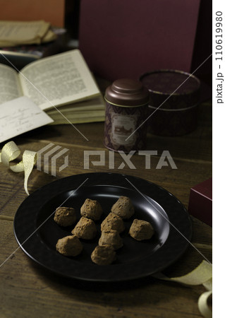 チョコレート　バレンタインデー　縦位置 110619980