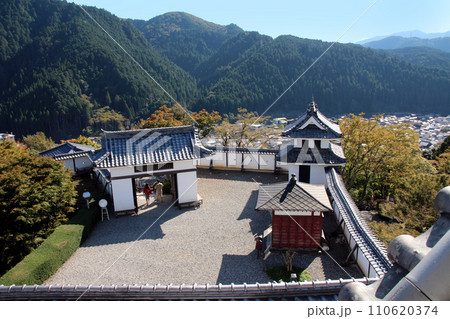 郡上八幡城の天守から見た城下 110620374