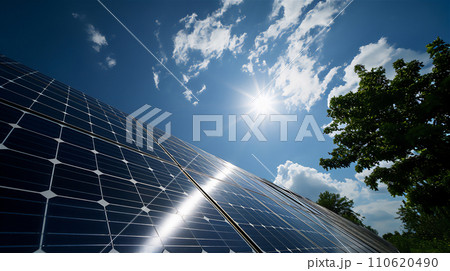 青空とソーラーパネル 青空とソーラーパネル 110620490