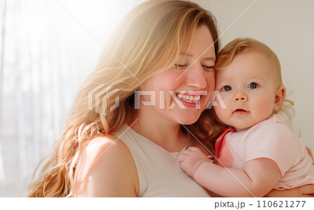 AI生成画像　赤ちゃんと母親　ママ　赤ちゃん　人物　白人　明るい　母子　家族　育児 110621277
