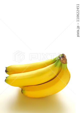 バナナ（複数・縦構図） 110622451
