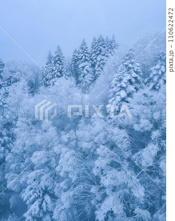 新穂高ロープウェイ西穂高口より眺める北アルプスの絶景 110622472