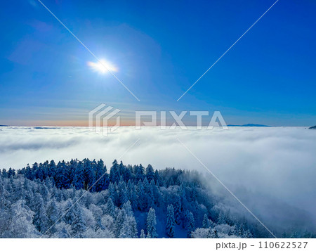 新穂高ロープウェイ西穂高口より眺める北アルプスの絶景 110622527
