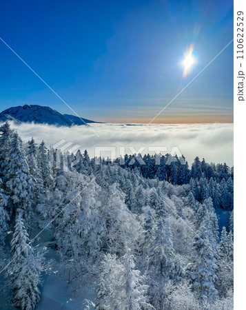 新穂高ロープウェイ西穂高口より眺める北アルプスの絶景 110622529