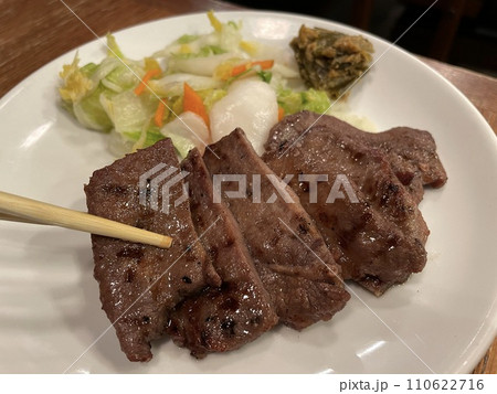 牛タン焼きと白菜浅漬けと南蛮味噌 牛タン焼きと白菜浅漬けと南蛮味噌 110622716