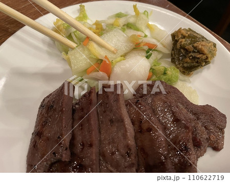 牛タン焼きと白菜浅漬けと南蛮味噌 牛タン焼きと白菜浅漬けと南蛮味噌 110622719