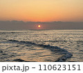 海に沈む夕日 110623151