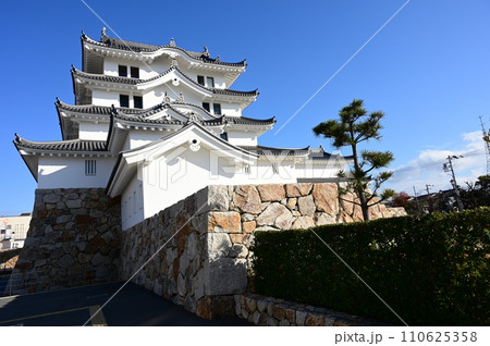 尼崎城址公園の復元天守の外観 尼崎城址公園の復元天守の外観 110625358