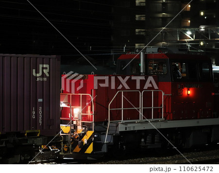 夜も働く機関車 南松本貨物ターミナル 110625472