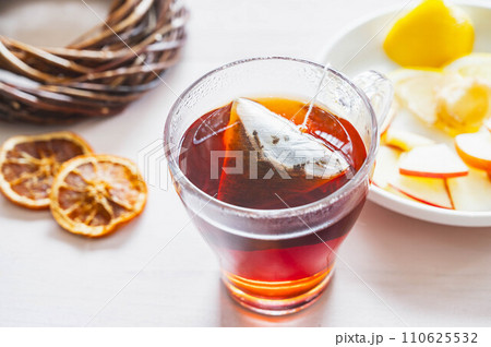 アップルジンジャーティー作り アップルジンジャーティー作り 110625532