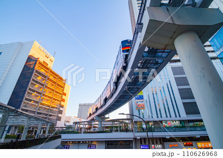 立川駅と多摩モノレール 110626968