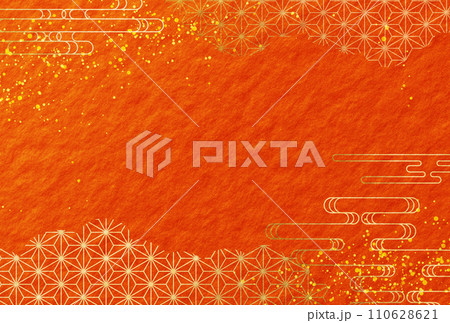 高級感のある赤と金色の和柄・雲　和紙の背景 110628621