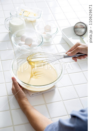 ホットケーキ作り、キッチン、調理、パンケーキ 110629671