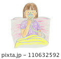 ベットで吸入する女の子 110632592