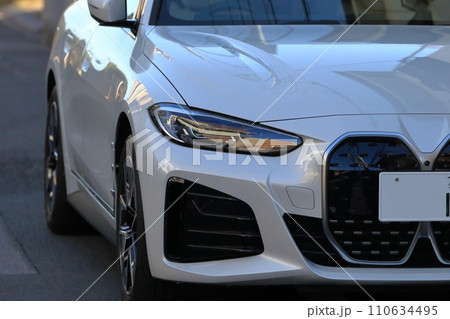 白いスポーツカー　イメージ 110634495