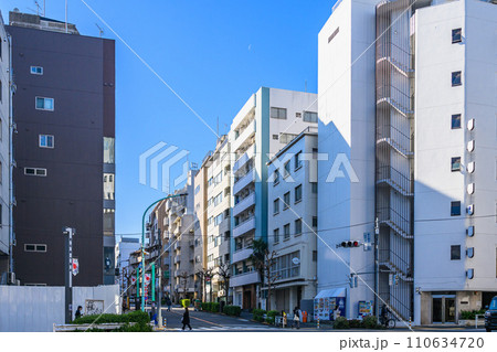 恵比寿西一丁目交差点の街並み　東京都渋谷区 110634720