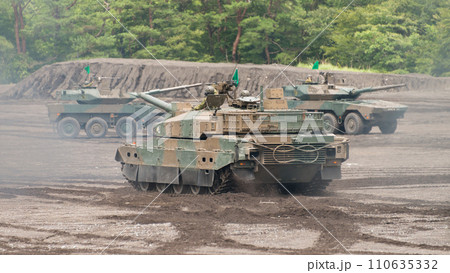 陸上自衛隊10式戦車走行 陸上自衛隊10式戦車走行 110635332
