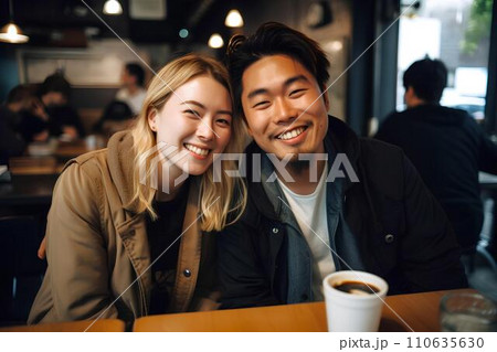 カフェでデートするカップル AI生成 カフェでデートするカップル AI生成 110635630