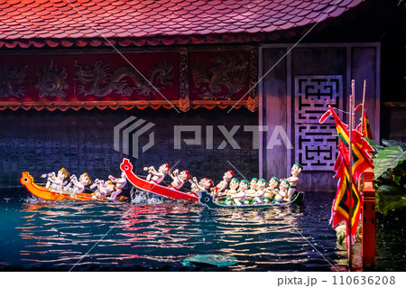 ベトナム ハノイ観光で有名な伝統芸能のタンロン水上人形劇 ベトナム ハノイ観光で有名な伝統芸能のタンロン水上人形劇 110636208