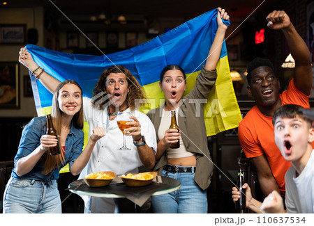 Group of Ukraine football team fans spending time in bar 110637534