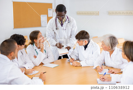 African american doctor discussing medical topics with colleagues 110638912