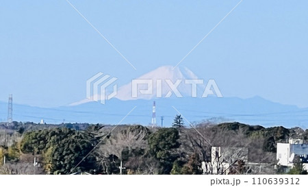 千葉県、佐倉市から見た昼間の富士山 110639312