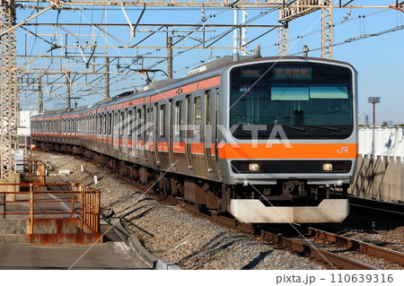 【JR東日本】E231系（京葉線：葛西臨海公園駅） 110639316