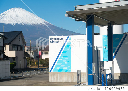 富士山と水素ステーション 110639972