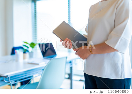 Image photo Image photo 110640899