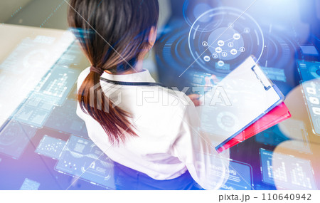 企業のオフィスでのビジネスシーン 企業のオフィスでのビジネスシーン 110640942