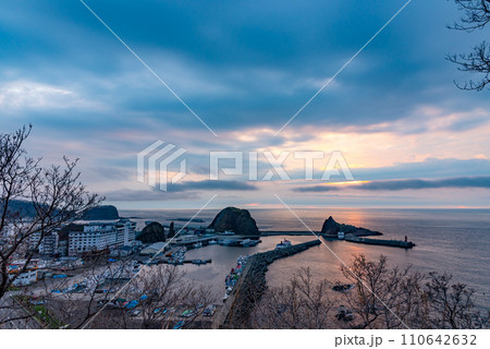 ウトロ漁港 北海道 知床半島 ウトロ漁港 北海道 知床半島 110642632