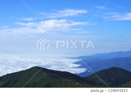 那須、茶臼岳から望む雲海	 110643815