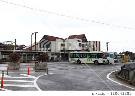 草津線：貴生川駅南口（駅舎） 110643889
