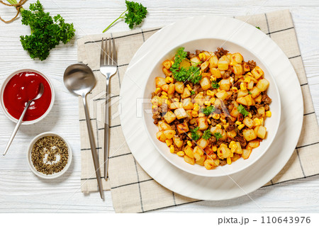 Beef Hash with roasted corn, garlic and parsley 110643976