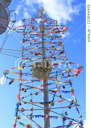 御柱立て　安曇野市豊科新田 110644408